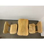 Fa asztalka 2 db kisszékkel gyermekeknek