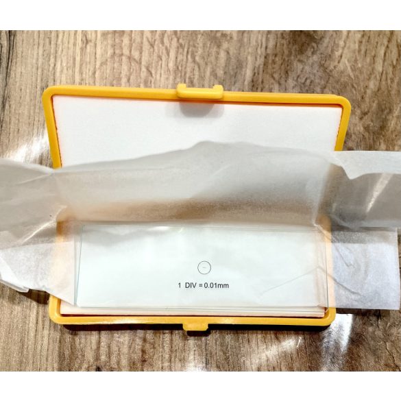 Tárgylemez, kalibrációs mikrométer 1 DIV = 0,01 mm